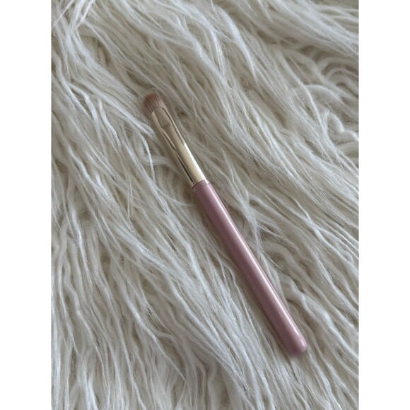 Rare Beauty Stay Vulnerable All-Over Eyeshadow Brush - Picture 7 of 10